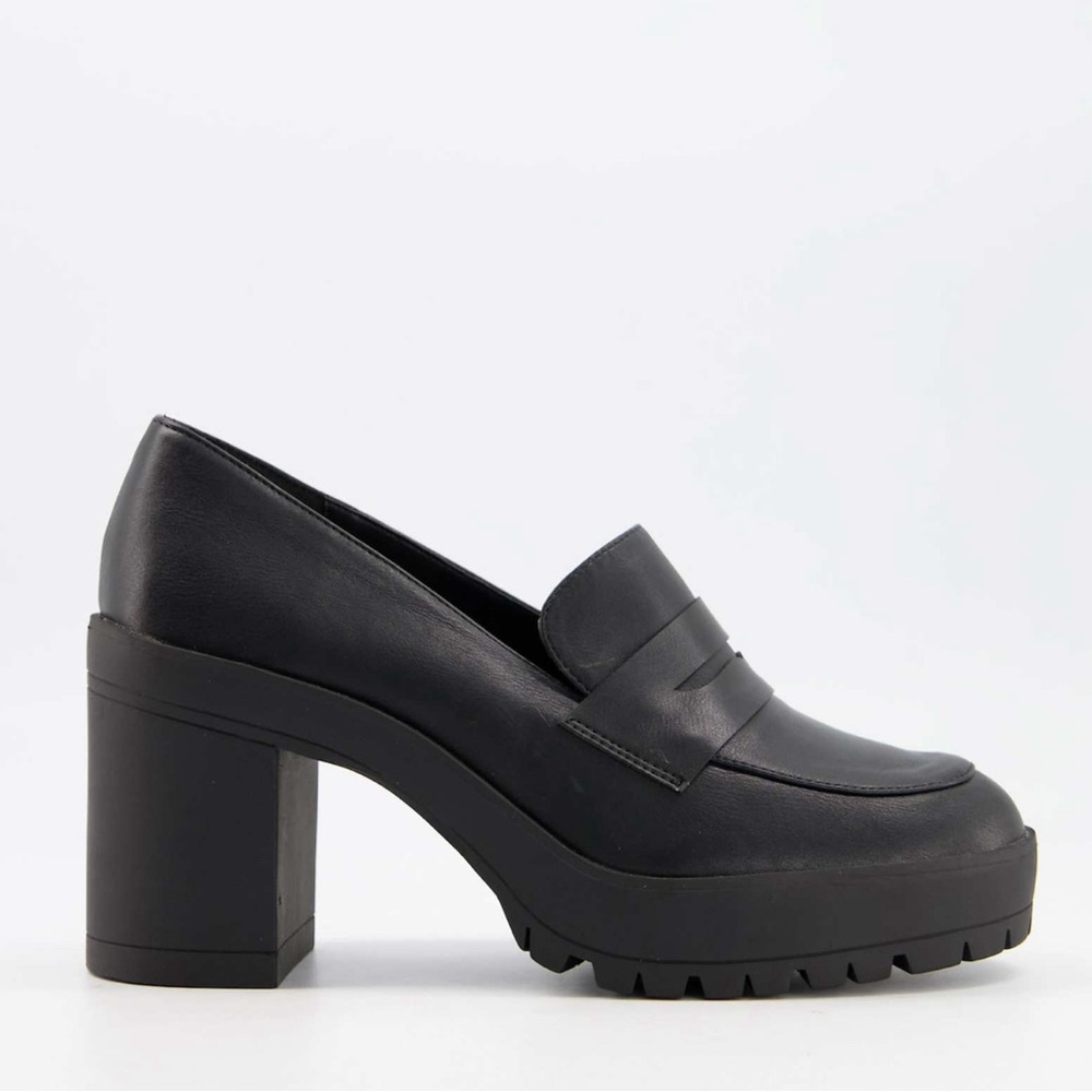 NWOT Heeled lugsole loafer